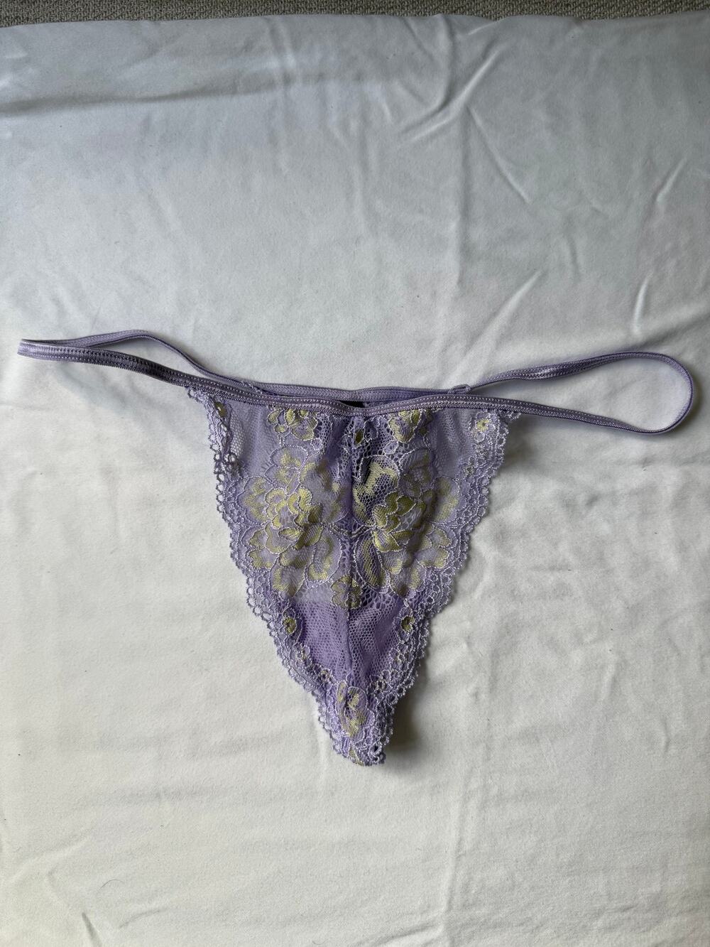 Vintage Daisy Fuentes Lavender Lace Thong Panty Size M Floral Sheer Lace